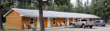 6 room Kootenay Rockies motel with 2 double rooms and 4 single rooms